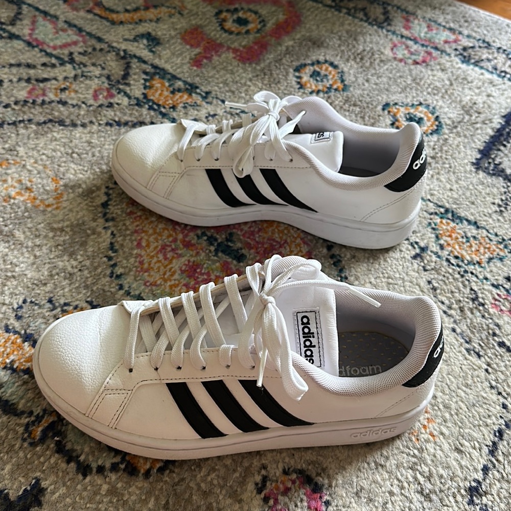 Adidas black & white sneakers, size 7 with cloud foam sole